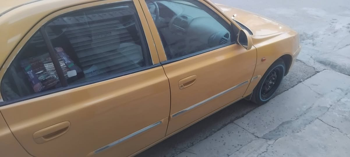 السلام عليكم فيرنا 2015 مامعيوده تخم تاير ابو خط مكينه وكير خير من الله 77 وبيها مجال ***********
