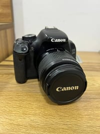 للبيع كاميرا Canon EOS 600D DSLR كاميرا بحالة جيدة ومناسبة للتصوير الف...