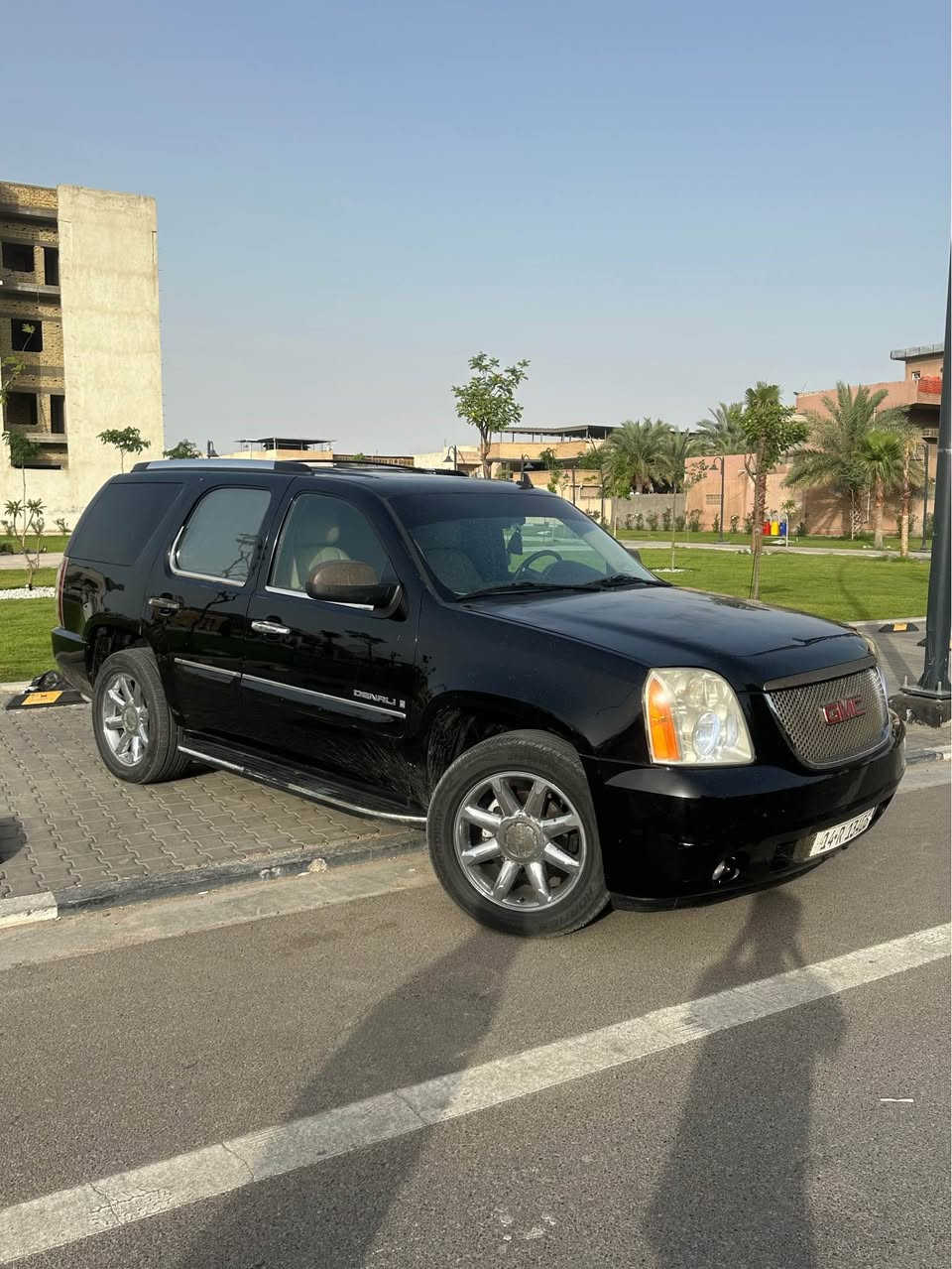 سلام عليكم 
GMS دنلي 
فول مواصفات ملكي
مكينه (V8) 6200 ✈️
وارد كندي كفاله من الضربه 
بيه صبغ ارباع البيبان فقط 
بل قماره جراد قليل 
رقم بصره (بسمي) تحويل مباشر 
مكانه البصره دور النفط 
السعر 180 وبيه مجال 
رقم: *********** الزبير, البصرة
