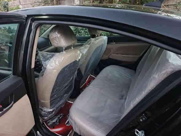 السلام عليكم
النترا 2017 وارد امريكي فول مواصفات 
بصمة + فتحة سقف + رادار جانبي + تحكم كشنات كهربائي وتدفئة كشنات + شاشة وكامرة دوارة وباقي المواصفات معروفة

السيارة حادثها بسيط بالجاملغ الخلفي موجود السونار مرفق مع صور السيارة سنوية لغاية 2029 
السيارة مسويلها ادامة كاملة تبديل نوزلات وبلكات ومجاول وعبوة فيتبم موبز ( قطرة دوانز بالبانزين العادي ماكو ) 
مبدل نص محرك وشغل اصلي مو تلزيگ وخير من الله السيارة 
حدادية قبل شهرين مبدل صدر امامي جديد

مكاني بغداد / قرب الجزيرة السياحية

السعر 128 وبيها مجال 

 ***********
  ***********
