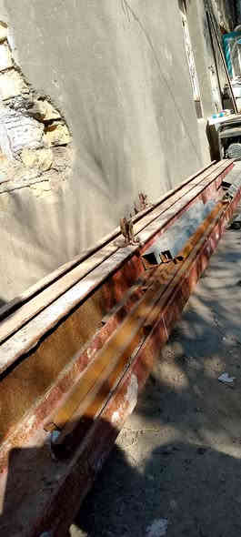 السلام عليكم شيلمان مستخدم درجه اولى عدد 4  طول الشيلمان 4.50 +چرابي خشب عدد 2للاستفسار والاتصال على الرقم ***********
