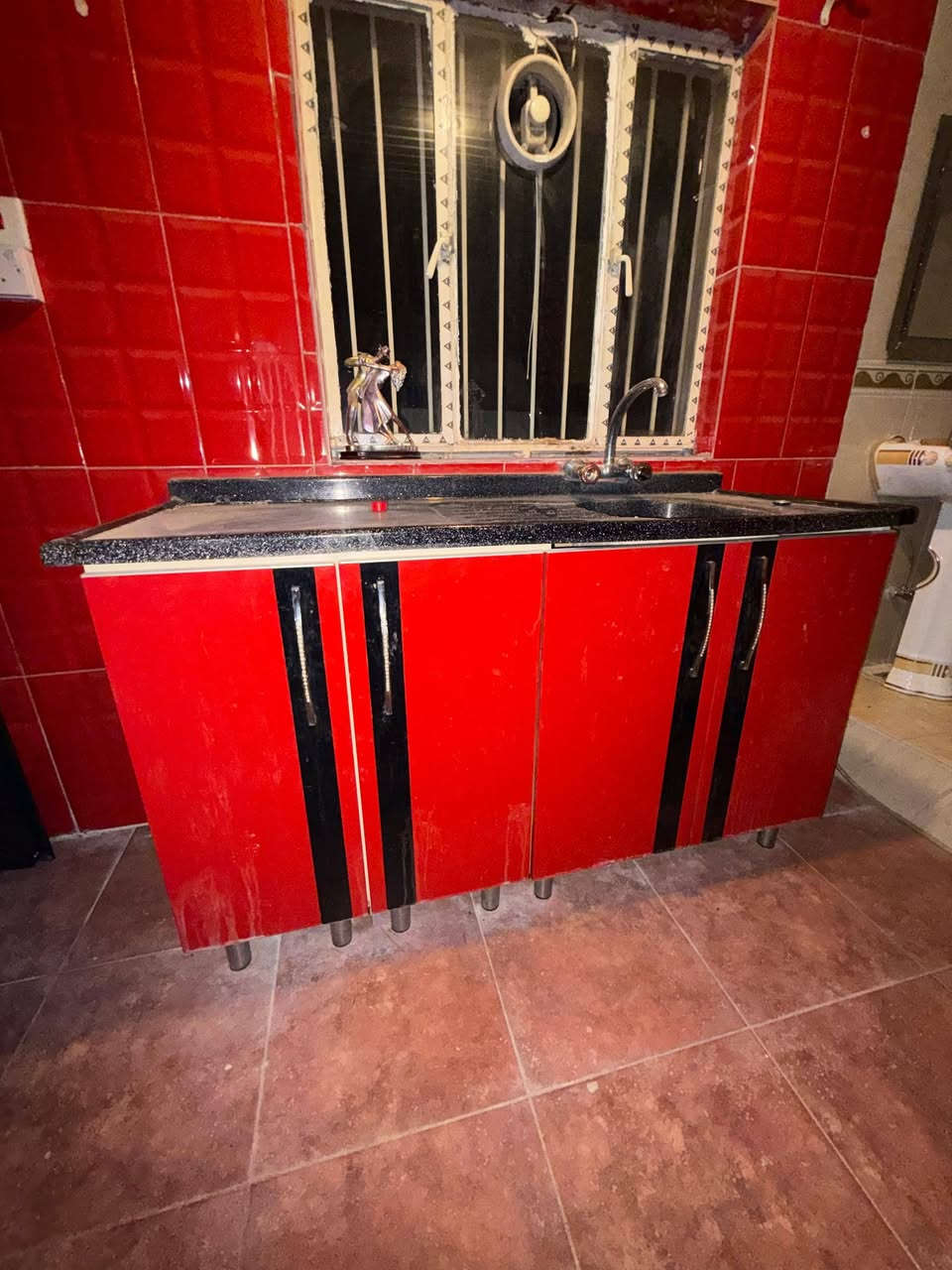 كاونتر للبيع السعر 200الف وبي مجال للستفسار اتصل ***********
