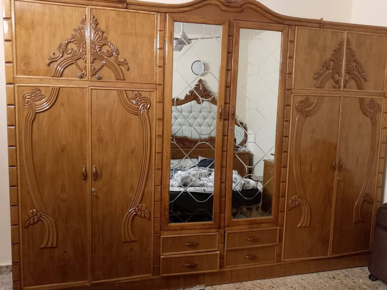 كاونتر ١٠٠ طباخ ٥٠ وبي مجال جديد
تخم وصل ماته موجود واحد ونص. وبي مجال صار علينه أكثر ***********
مكان سيديه
