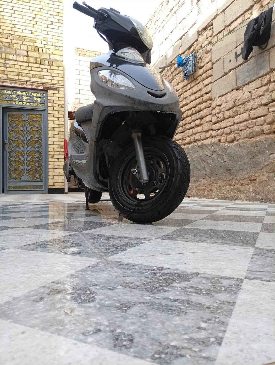 سلام عليكم  لبيع كامكو كفاله عامه موديل 14 توني مطلعه ***********
