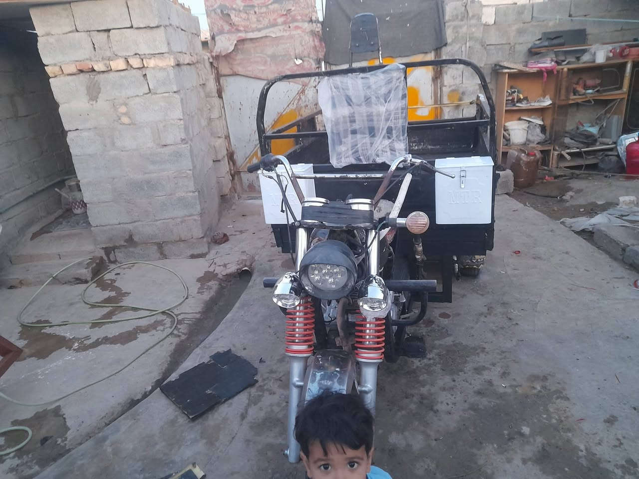 ستوته مديل ١٨ بلادي كهربائيات شغاله محرك نظيف دبكات جدد شادهن السعر ٨٠٠ وبيه مجال الرقم ***********.
