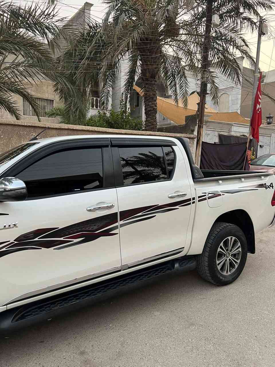 السلام عليكم للبيع بيكم تويوتا هايلوكس فور ويل سعودي  موديل ٢٠٢٢ مكفولة من الحادث بيها بارد كد شبر بالجاملغ الخلفي رقم اربيل سنوية نافذة 2028 كشنات الامامي تدفئة  تبريد السعر ٣٢٠ وبي مجال قليل حك الجية مكان السيارة بغداد البلديات الاتصال على الرقم ***********
