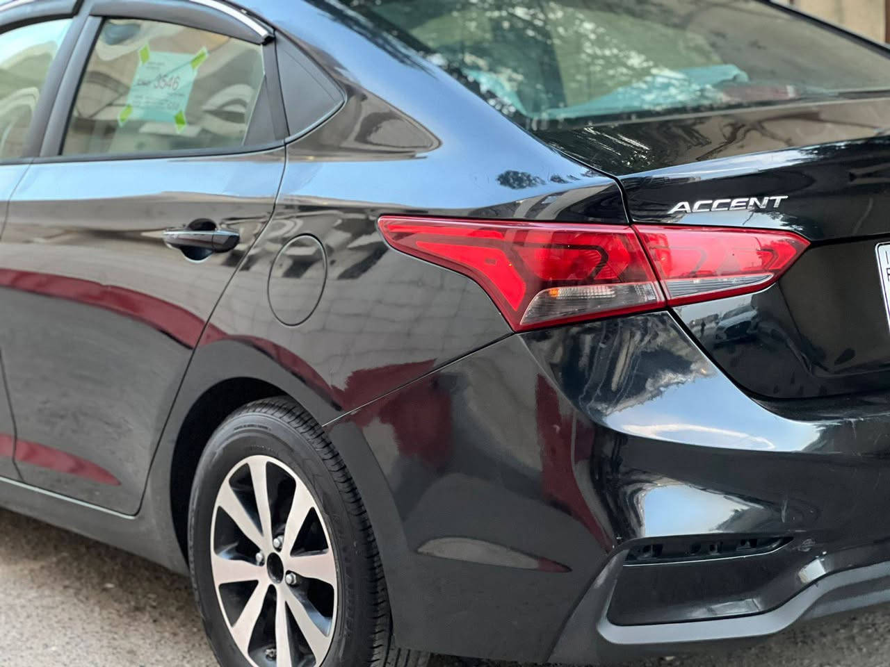 السلام عليكم 
هونداي اكسنت 2021 اسود 
وارد امريكي - رقم ( معوقين بصرة )

حادث 
بجم ومصبوغة أحزام للجمالية بسبب لون الأسود 
كير ومكينة وتبريد كفالة عامة
ماشية 54 الف ميل حقيقي
طخم تايرات جديد 
دواخل السيارة جديد جداً
السعر 95بيها مجال كلش قليل
وترهم مراوس ب كيا k5فقط
*********** البصرة, العراق
