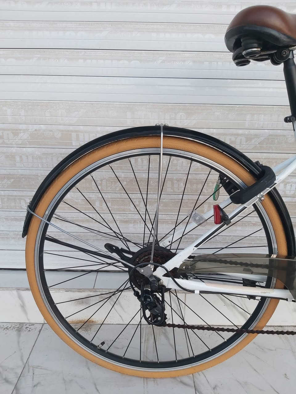 OFFICE PRESS 2022
حجم 28 / C700
M /L
المعدن حديد 
ويالة المنيوم طبقتين 
7 SPEED SHIMANO
ديانمو + قفل 
تايرات جديدة 700/37
الدراجة جاهزة ومرتبة بدون عيوب
   ✈يوجد توصيل لجميع المحافضات ✈
كركوك مدخل سايدين حي الاسرى والمفقودين 
معرض ابو شيفان ( *********** )
