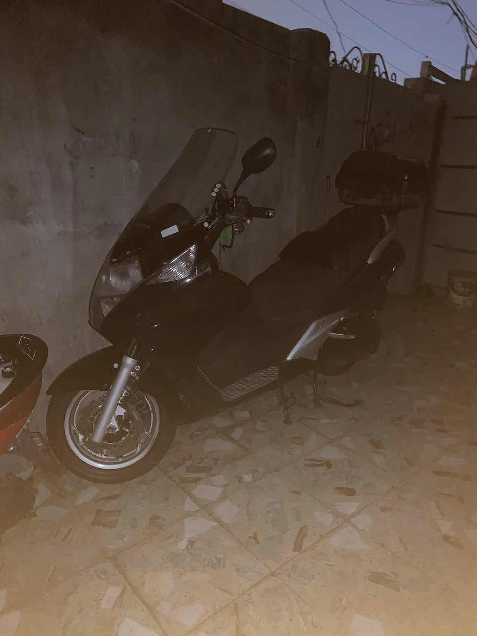 سلفر 400دراجه حلوه ومكفوله ما ناقصها شي ترايها حلو شلعه ومعدل مكاني بغداد رقمي ***********
