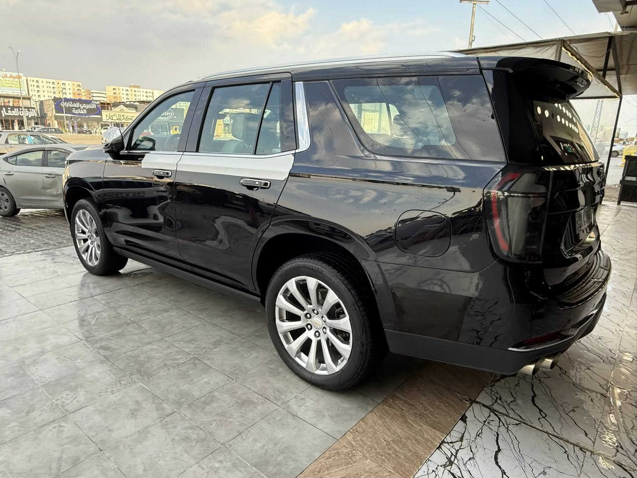 سلام عليكم تاهو موديل 25 ماشية 25  الف مايل . جديدة مغلقة ببي أف بريميرا اعلى مواصفات وفول الفول السعر. المطلًوب 665$ الف مكانهه بسمايه  سياره كفاله عامه من كلشي 
هاتف ***********
