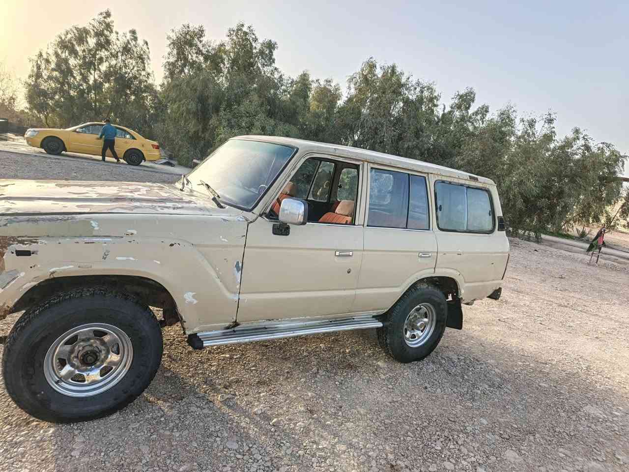 لاندكروز للبيع ادوات السعر 23 وبيه مجال المكان ديالى  ***********
