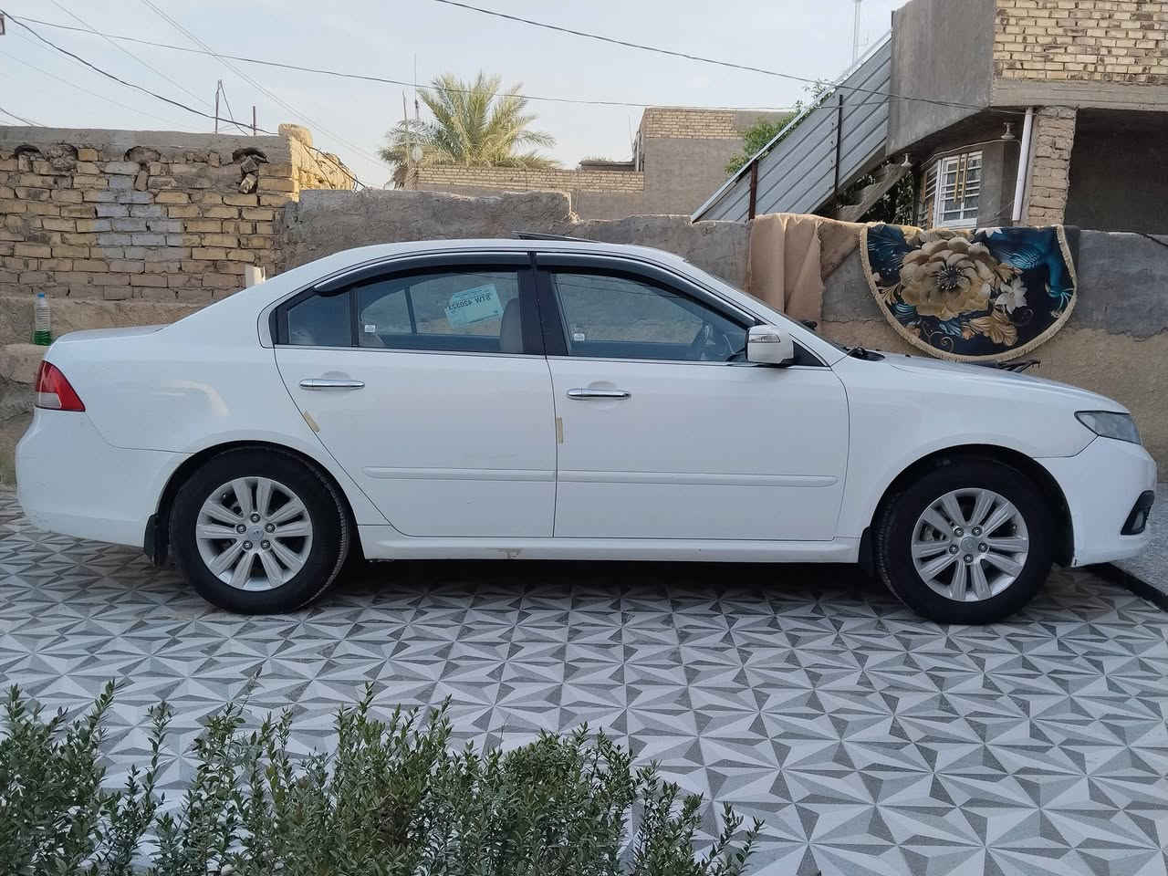 السلام عليكم وبتمه 2010 سياره فول مواصفات من عده البصمه مكفوله بسمي  السعر 135رقم الهاتف ***********
