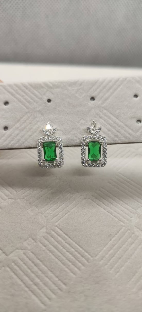 تراچي فضة اصلية
السعر ٢٥ 
يوجد توصيل لكافة محافظات العراق


**إذا كنت صاحب هذا الإعلان وتريد حذفه لأي سبب، رجاءا أرسل رسالة إلى الدعم الفني**