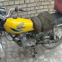 للبيع شراي يتفضل سعر ٣٠٠ بيه مجال بسيط 07876240701