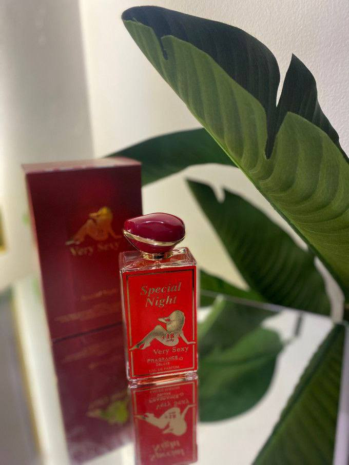 عطر سبيشل نايت Special night عطر الاغراء وللاثارة الرومانسي عطر فرموني للمتزوجين الذي يعمل  على إثارة الحواس وتحفيزها❤️‍🔥🔥

Special Night للجنسين 100 مل – او دى بارفان  Special  ♥️Night

♥️ عطر الاثارة والاغراء للمتزوجين +18 ❤️💋
عطر زهري منعش يعبّر عن مُثُل الحداثة والأنوثة والثقة عطر Special Night هو عطر ناعم و رائحة ترمز إلى الجوانب الحديثة والحديثة للأنوثة والرومنسية والشراكة العميقة .

♥️ هذه الرائحة الرائعة تكمل الروح الحرة للرجل وللمرأة التي تتوقف لتنغمس في لحظات الحياة البسيطة المشي في المنزل عند الفجر شعور الدفء الشمس على بشرتها لمسة ناعمة من زهرة في هذه اللحظات .

تعد Special Night  من أكثر العطور جاذبية وتشع بريق من الثقة والتأكيد على الذات و النضارة الخضراء المنعشة  مما يؤدي إلى روائح قلب باقة أزهار من روز براعم الحساسة ممزوج بخبرة مع ياسمين بتلات و فريزيا بينك لخلق زهور طبيعية تم إضفاء الدفء على هذه الرائحة من خلال الاتفاقات الجذابة لشير وودز في الروائح الأساسية مع خشب الأرز الجذاب الذي يشكل التوقيع الأساسي لهذا العطر الرائع .
🔴 روائح مقدمة العطر : زهر الصبار
🔴 قلب العطر : فريزيا وردية ، بتلات الياسمين ، براعم الورد
🔴 روائح قاعدة العطر : خشب ارز وخشب شفاف #الاصلي


**إذا كنت صاحب هذا الإعلان وتريد حذفه لأي سبب، رجاءا أرسل رسالة إلى الدعم الفني**