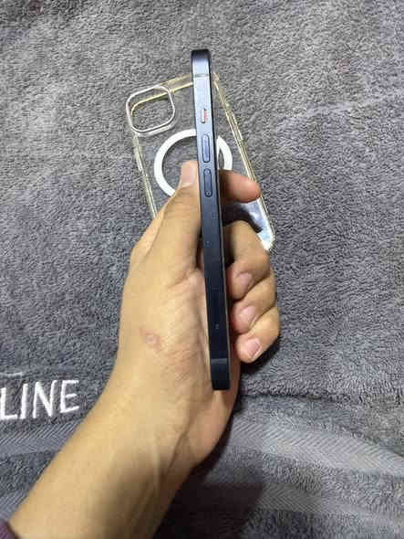 ايفون 13 عادي بطارية 89 ذاكرة 128 الجهاز جديد شخط ما بي مكفول من كلشي وتر بروف لون نيلي الجهاز بعدة بل ضمان السعر 450 وبي مجال المكان بغداد الشعب للاستفسار ***********
