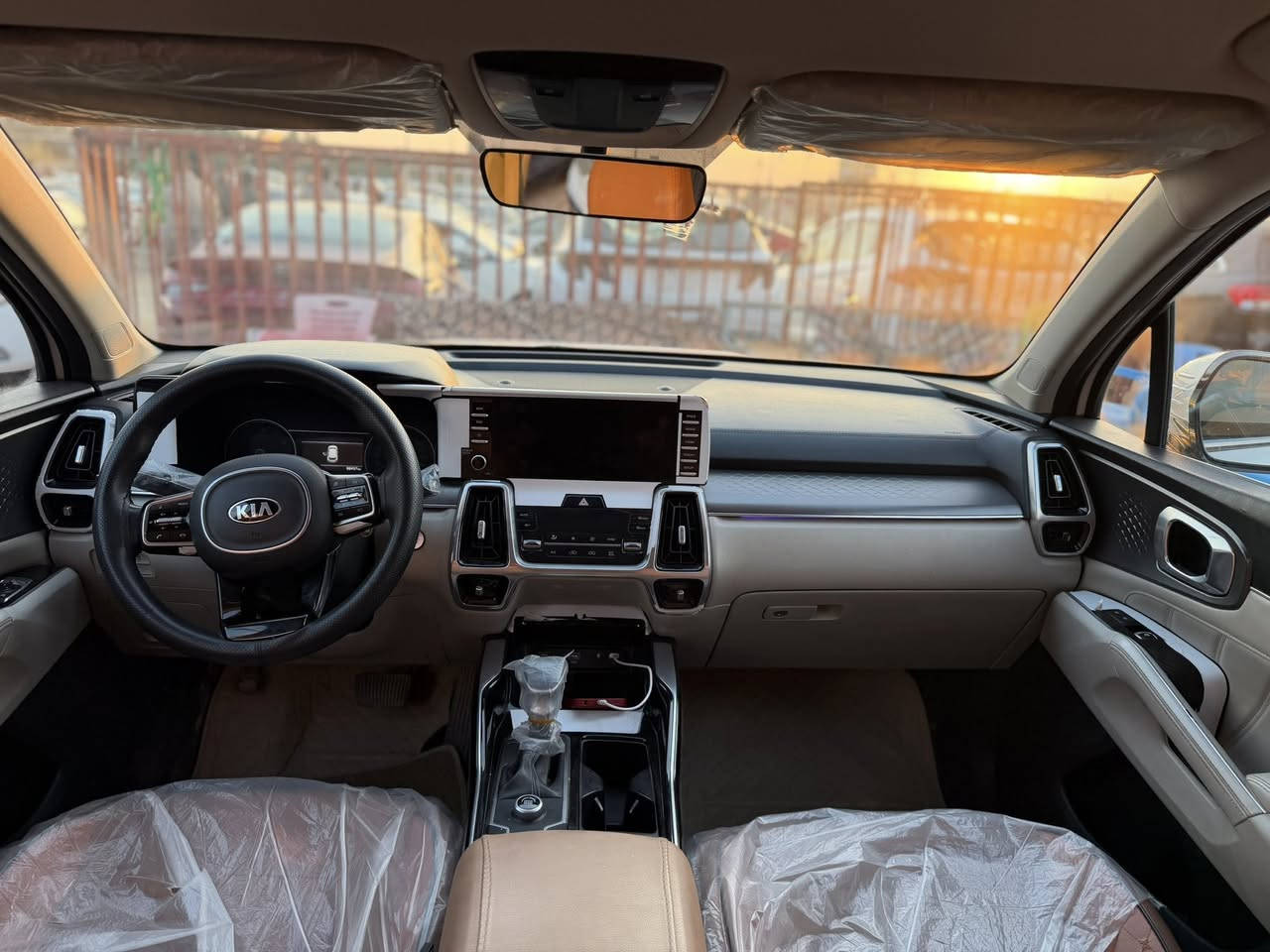 كيا سورنتوا خليجي  2021 مرقم بابل
السيارة فووول مواصفات قماره حديد 
كشنات كهرباء جلد جوزي شاشه وتحكمات 
وكاميرا و 6 سلندر 
السيارة كفاله عامه من الصبغ 
ماشية :- 98 الف 

السعر :- 275 $ وبيه مجال بسيط 
مكان السيارة :- كربلاء طويريج 

للاستفسار :- ***********
