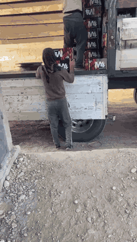 السلام عليكم 
تم وصول فحم درجة اولى 💯
وكالتنا خاصة بينا واستيراد خاص النة ...
كارتون بيهة 10 كيلو سعر 25
متوفر جملة ومفرد
يوجد توصيل جميع محافظات العراق
للتواصل والاستفسار اكثر على الأرقام التالية...
***********
***********
