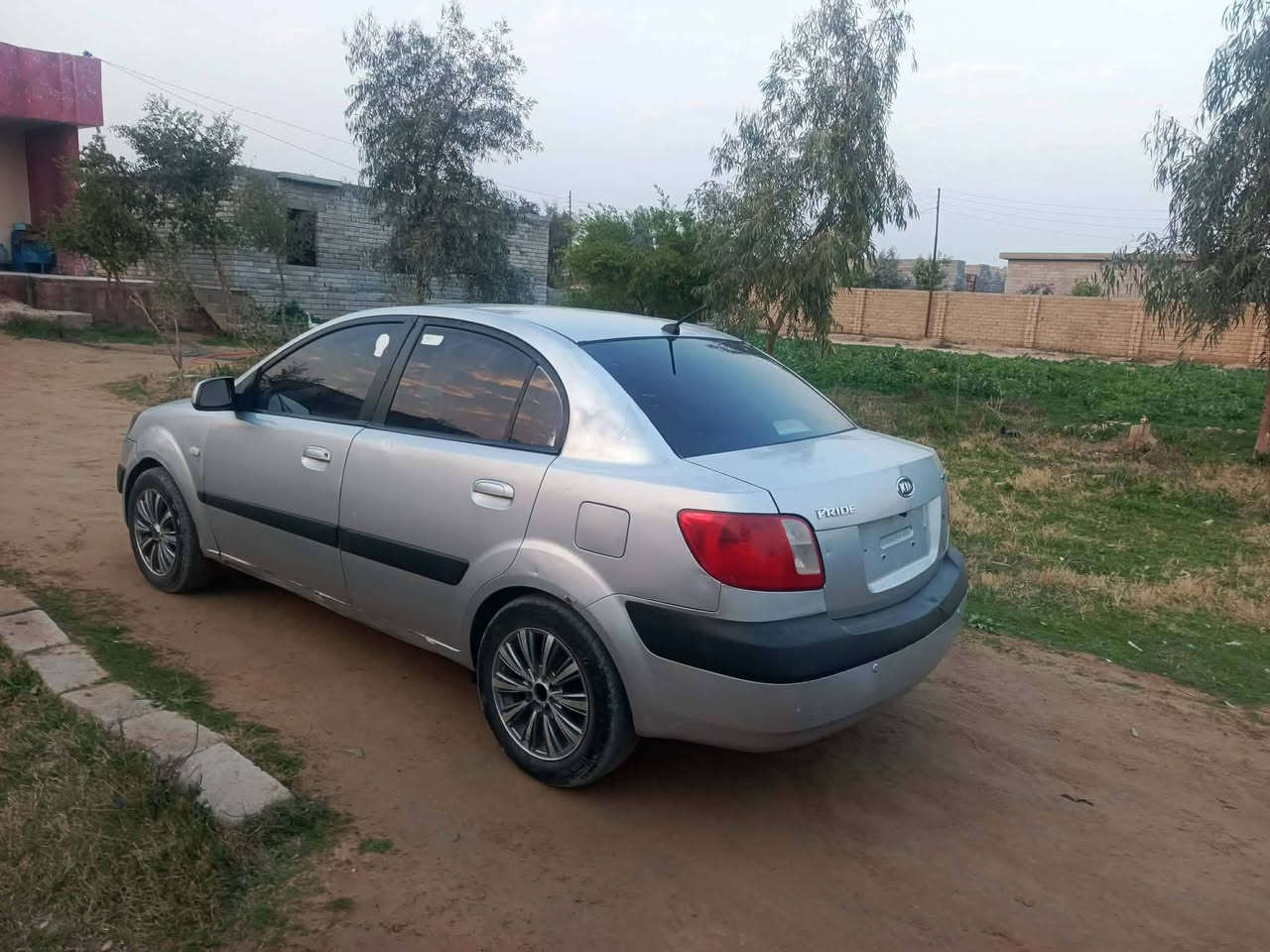 سلام وعليكم كيه ريو موديل 9كص ادوات كصه جديد كير ومحرك شرط صدر جديد تخم تاير جديد تبريد ثلج تدفئة نار كهربائيات كلها شغاله سياره جديده بمعنه لكلمه سعر 35مكاني بيجي ‏‪***********‬‏
