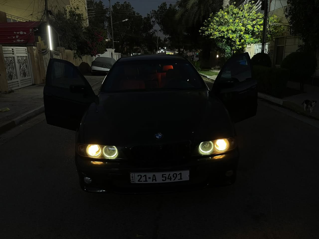 BMW صقر
موديل 2000
حجم 544 اصل 35 
8سلندر
محرك كير حاوية جديد
غرفة السيارة حلووة وجديدة دوشمة لون احمر 
شاشة اصلية عرض خرائط
سيارة وضع البلاد بدون صبغ بس ملاحظات بسيطة بسبب جراد خفيف، بنيد وصندوق 
عليها تظليل 80% رسمي من المرور
صدر امامي فقط يحتاج تبديل
صدر خلفي جديد
تايرات جديد
تبريد ثلج
رقم سليمانية بأسمي 4 أرقام
السيارة موجودة بغداد / حي الجهاد / حي الاطباء
السعر 119$ قفل
***********

