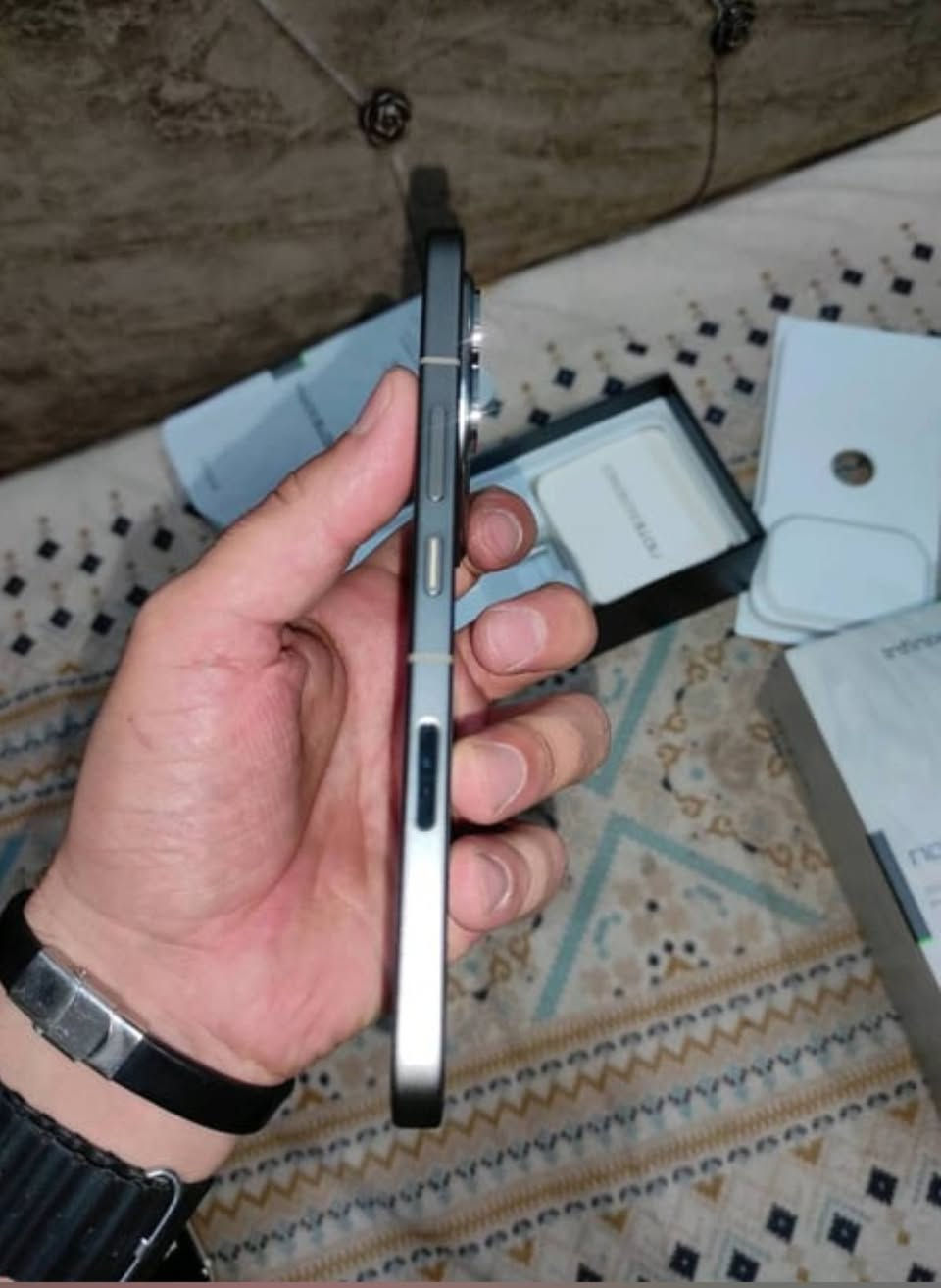 السلام عليكم انفنكس نوت 60 برو اخو الجديد حتى شريحه ماخالين بي ولا متفعل الظمان والجهاز غني عن التعرف معالج  من كوالكم SD 7s Gen 4  ذاكره 265 رام 8+8 بطارية 6500 شحن سريع 90 واط كامرا خرافية اغراضه كامله مع الحافظه للمرواس او البيع بسعر نهائي 475 الف وسعر الجديد معروف مكاني حي اور او مدينة الصدر 
***********
