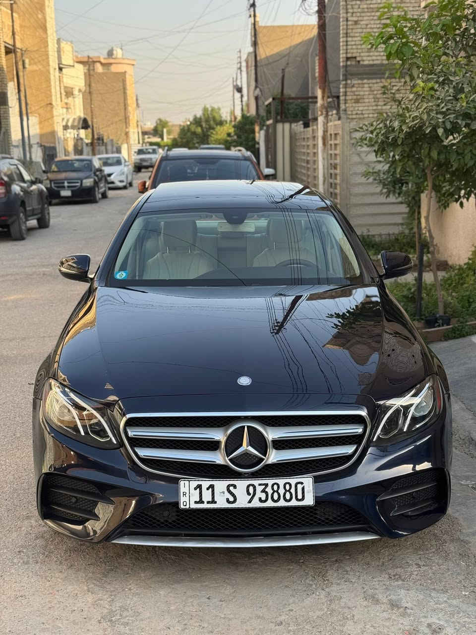 للبيع مارسدس  E300 موديل 18 حادث بسيط بدون ايرباك ضمان دولي بصمتين رقم بغداد حرة باسمي هزة جديدة مواصفات:
بانوراما 
داخل جلد ابيض + صاج ملكي
شاشة+ كامرا دوارة
داخل انارة متغير 64 لون + انارة تبريد
كشنات خزن ميموري ثنينهن + كهرباء
تدفئة كشنات
شحن لاسلكي واير ليس
سيتم صوت BURMESTER
حساسات ٣٦٠ درجة
دبل ماوس تحكم
انارة داخلية led
رادار جانبي + نقط عمياء
رادار امامي + تحديد مسار
نظام Auto park
نظام Auto stop
مودات قيادة(eco,comfort,sport,custom)
جنطة كهرباء
وباقي المواصفات المعروفة والسيارة جديدة وكاملة مكملة اي نقص مابيهة (صفر مسج) وماشية ٦٠ الف وحادثهة كلشي بسيط جاملغ وبنيد ومبدلات اصليات نفس اللون بدون صبغ بدون دواخل وايرباك  وصور الحادث موجودة عندي عالخاص والسعر 250$ للاستفسار ***********
