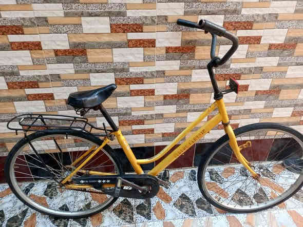 بايسكل سياحي حجم 26 نقصه بس سرج تعبان وستان ويا هذني الغراض الموضحه بصوره بسعر 25 الف مكاني بصره كباسي ماعدي توصل لتواصل ***********
