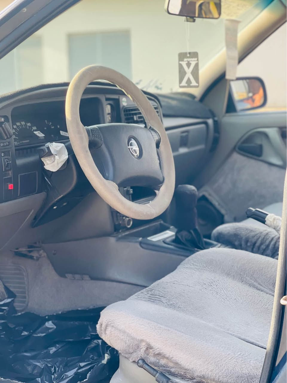 اوميگا موديل ١٩٩١ لون نيلي سنه وي و هزه و رقم جديد  دفتر بنزين بي تايرات و صدر جديد  كير و محرك بلادي بدون مصرف سياره نظيف و گاعد حلوه  بدون ضرر و صبغ بلادي   سعر ٦٨ بي مجال
*********** كركوك, العراق
