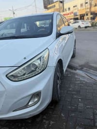 اكسنت ٢٠١٦ خليجي مكفوله  البيها موضح كدامك بل صور غير هل شي مابيها بدو...