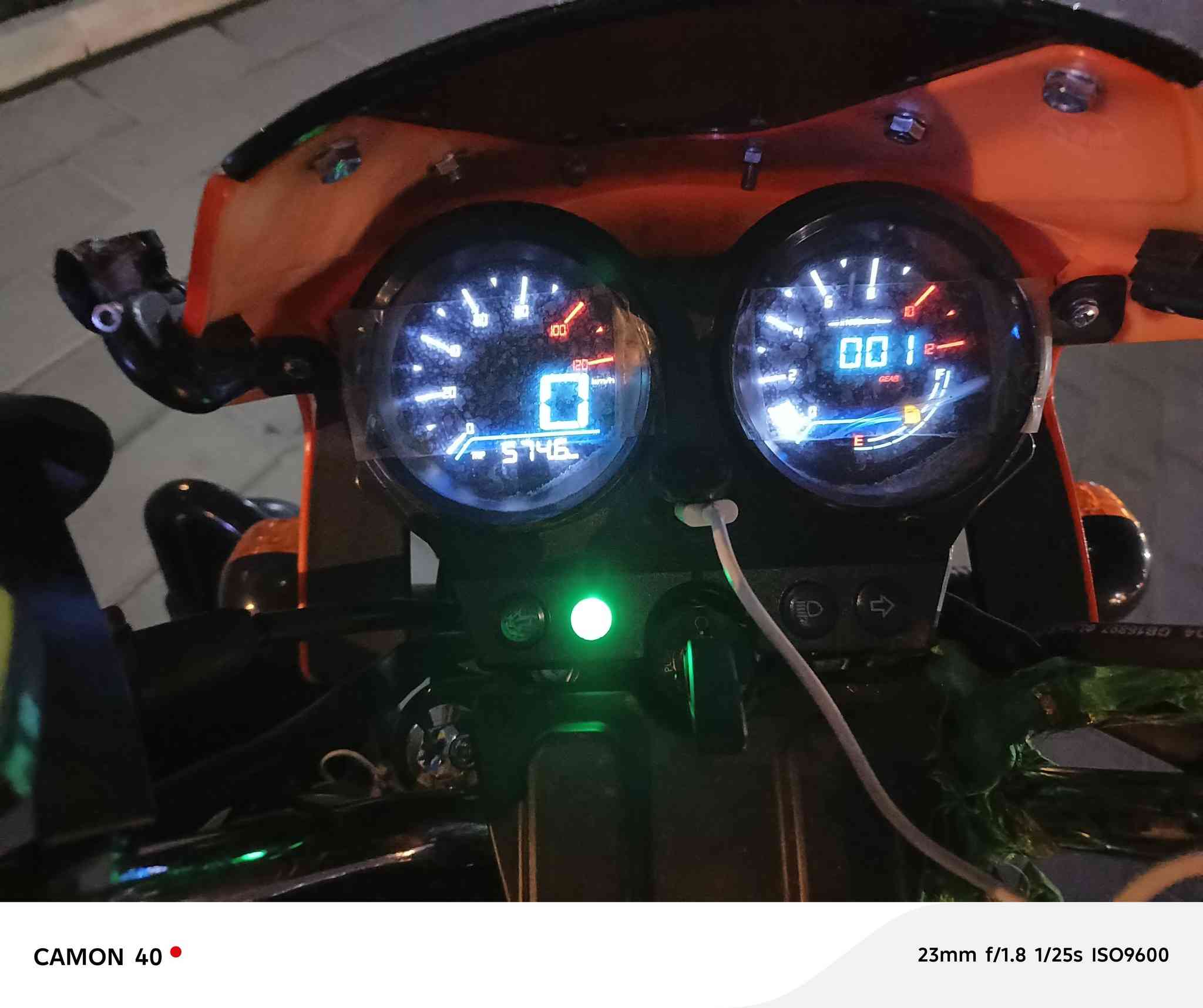 السلام عليكم دايوان موديل ٢٥ للبيع دراجه فول نضافه كفاله عامة  وممشتغله دليفري ابد ماشية ٥تالف حقيقي 
دراجه فول نضافه السعر ٢٦٠٠ بيها مجال مكان سيدية 
***********
