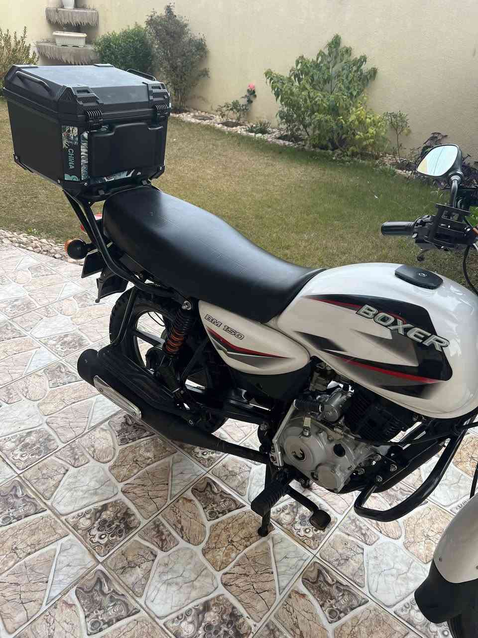 للبيع دراجة بوكسر  موديل 2022 دراجة كلشي بلادي منزلها من الشركة على أيدي سنوية بسمي رقم مميز تحويل ثاني يوم ماشية 18 ألف  دراجة نضيفه ما مشتغل بيها دلفري سعر 2,150,000 رقم الهاتف ***********
