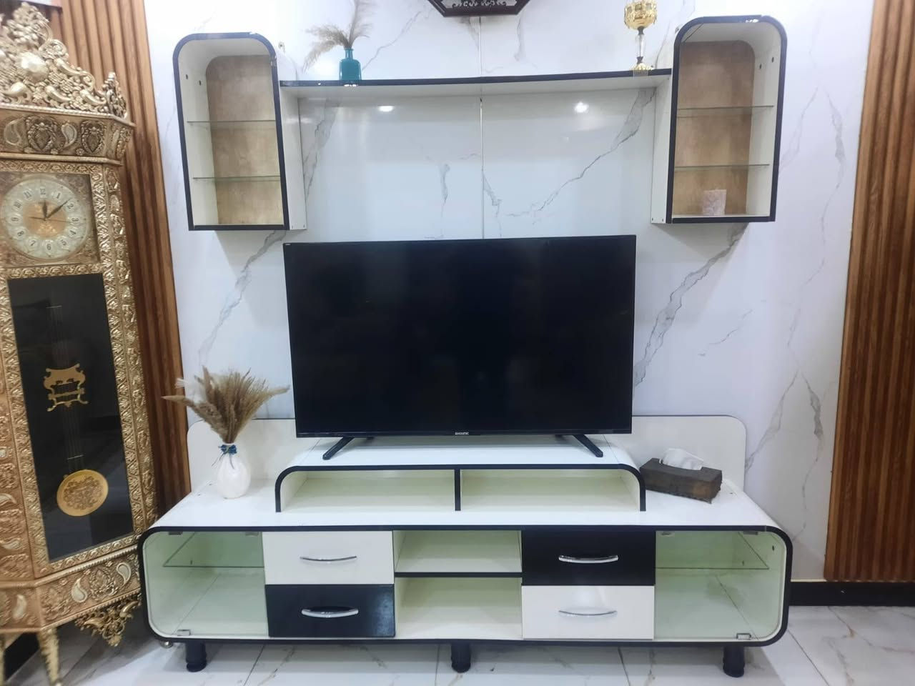 السلام عليكم اللبيع ميز بلازمه الارتفاع ٩٠ سانتيم والعرض ٢ متر السعر ٨٠ وبي مجال   بغداد الجديده معلمين قرب الاعداديه الجمهوريه الرقم *********** واتساب
