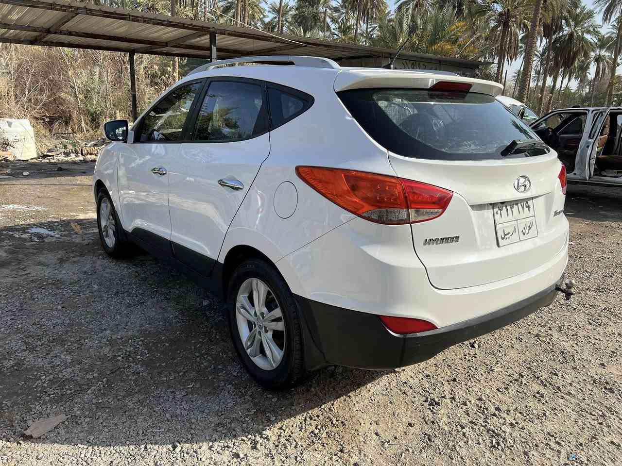 توكسان موديل 2013 خليجي بيها باب السائق والباب الخلفي  صبغ فقط بدون داخل السيارة جاهزة من كلشي كير محرك حدادية تبريد 
مكانها النجف /الكوفة
*********** اتصل وبخدمتك
السيارة معروضة 135وبيها مجال
