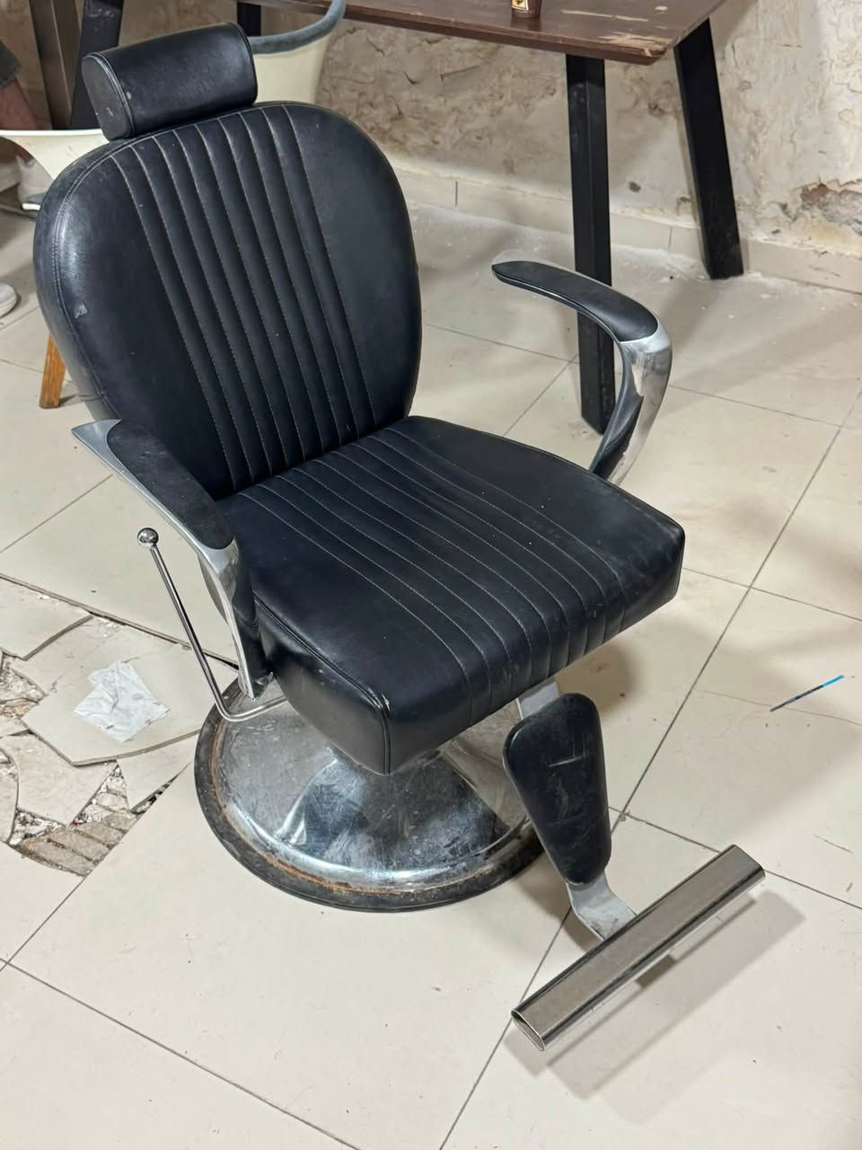 السلام عليكم شباب كراسي حلاقه مستخدمه للبيع سعرهن170
***********
