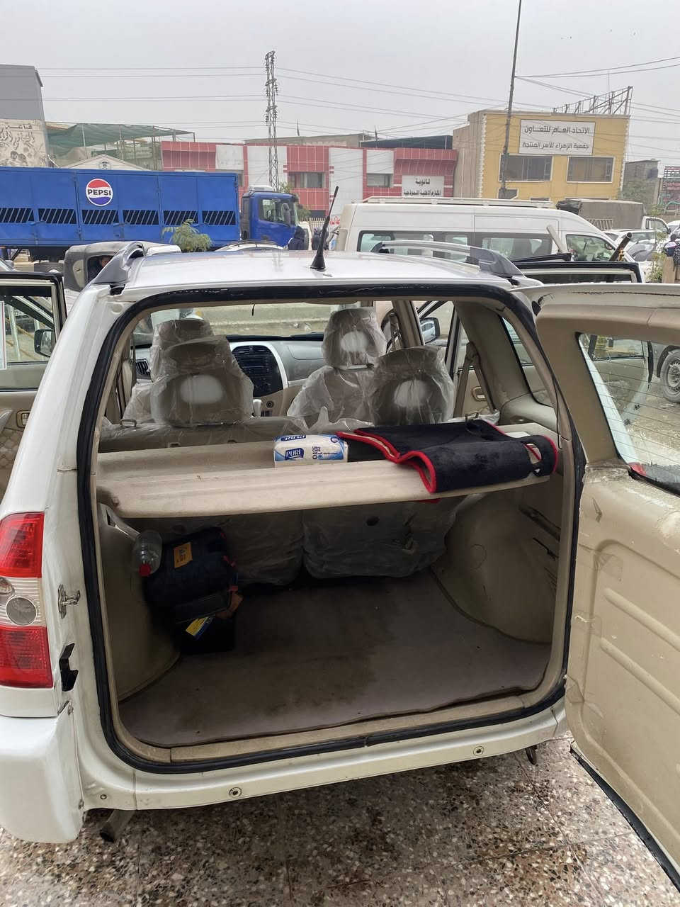 شيري تيكو 2012رقم بغداد دولي شرط التحويل
سنويه جديدة هزه جديدة
كير ميكانيكي
كفاله عامه من الضربه والفتح والصبغ عده تلكيط خياس بسيط جدا وبارد بسيط
السياره جديده كلش 
فول موصفات وكلشي بيه شغال 
كشاف ظبابي امامي خلفي 
تبريد ثلج
مكينه وكير مكفولات كير ميكانيكي
زوج تايرات وحداديه جدد
غرفته نضيفه جدا
بيه مشط ستيرن ينگط دهن
وسعره 58 بيه مجال بسيط
مكاني الزعفرانية 
***********
