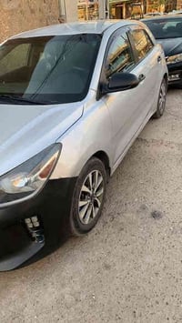 كيا ريو كيا ريو ٢٠١٨ رقم بغداد انكليزي باسمي ماشيه ٨٣ شاشه اندرويد بلو...