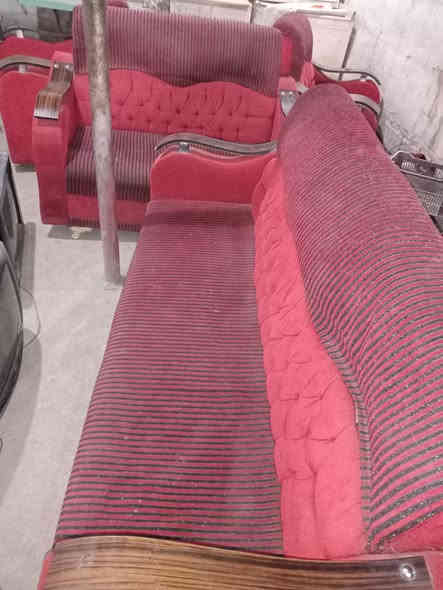 تخم 10 مقاعد ب150 وبيه مجال /***********////***********
