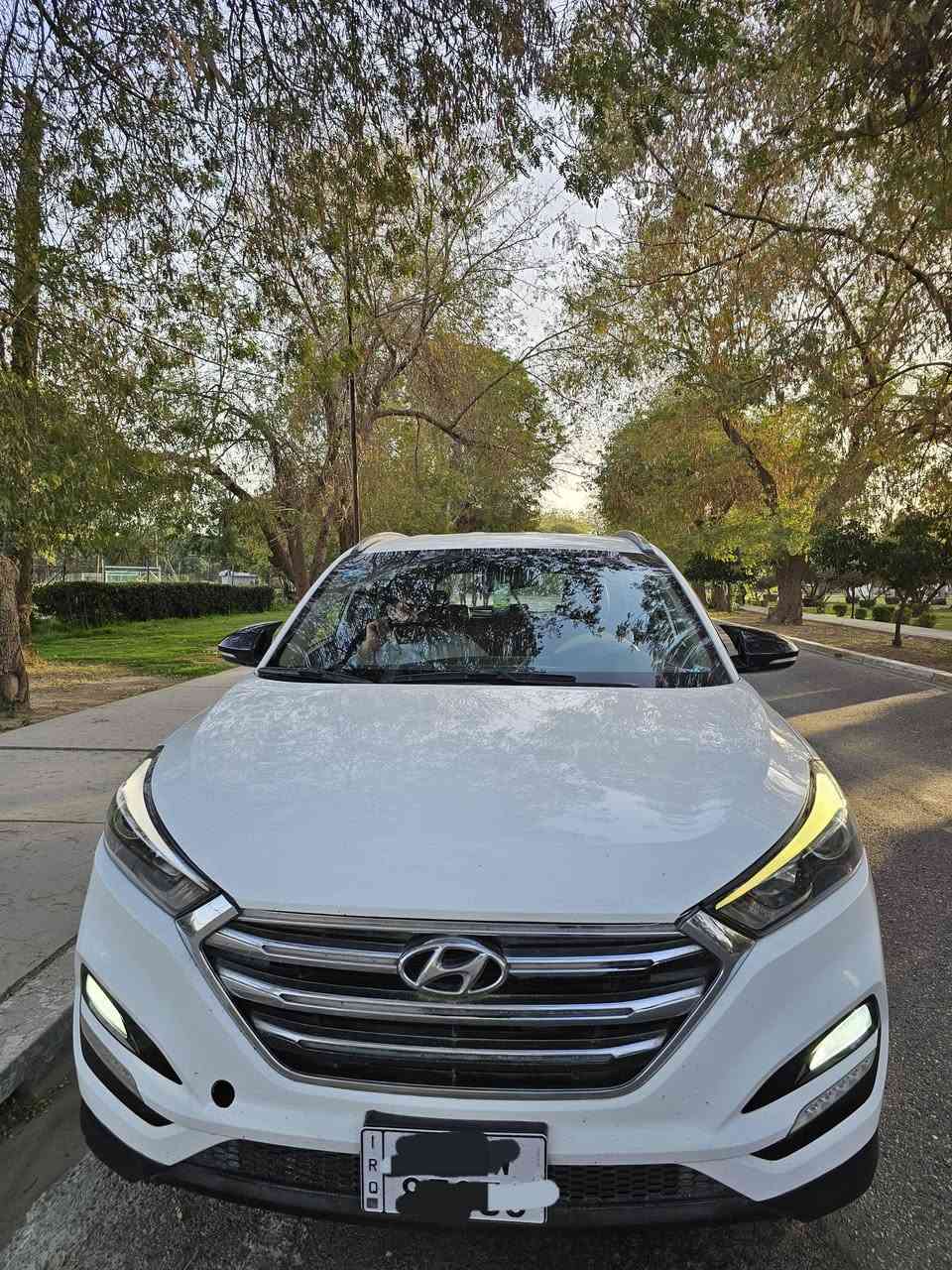 السلام عليكم 
توسان خليجي 2017 بأسمي والتحويل ثاني يوم رقم بغداد 
السياره بيها 3قطع بدون دواخل سياره نضيفه تخم تاير جديد تبريد خير من الله بيع او مراوس بسياره 7راكب مكاني واسط ***********

