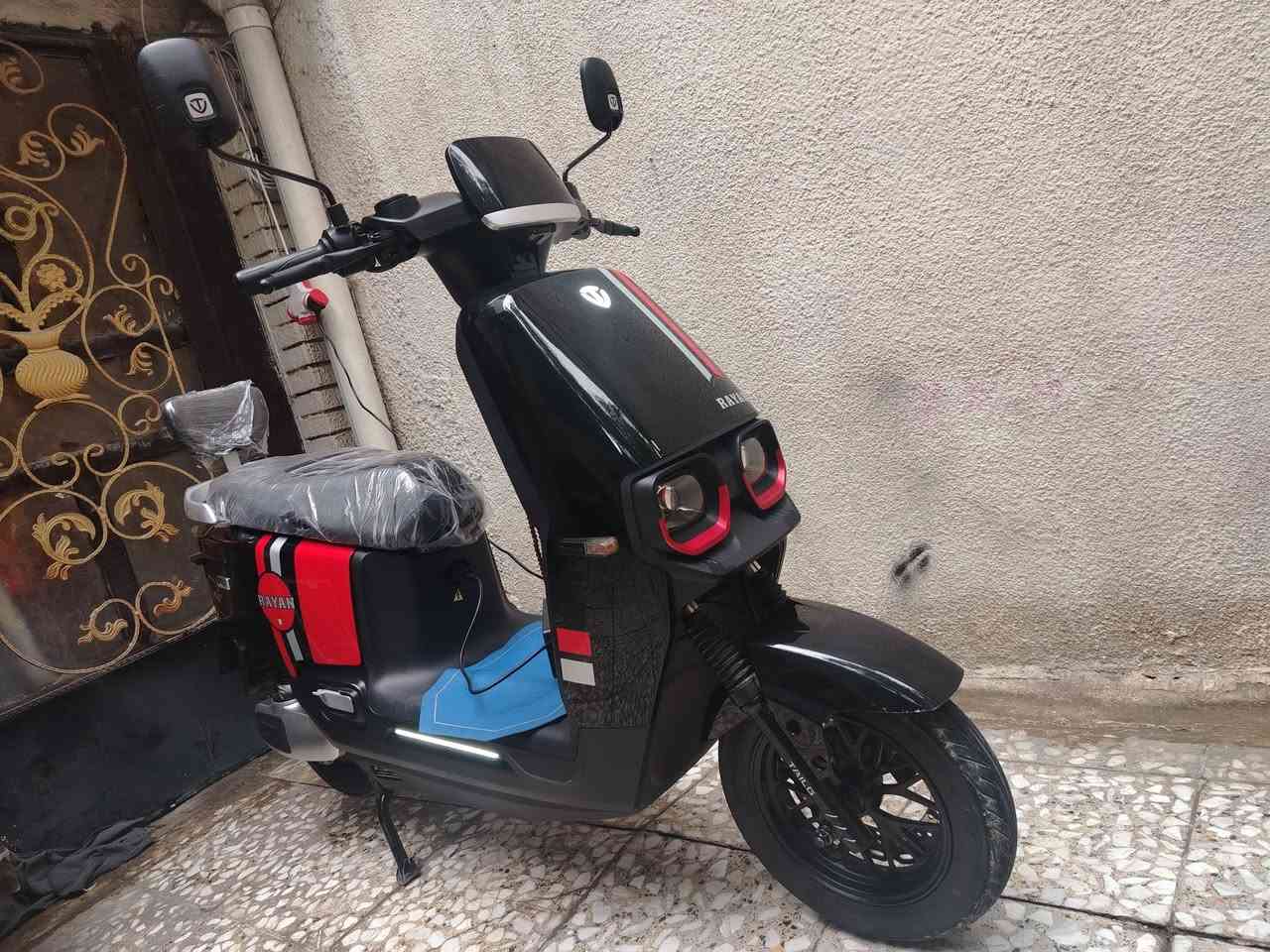 السلام عليكم
 دراجه شحن الريان ام عيون  موديل 25 شركة TAiLG الدراجه جديده بمعنه الكلمه مكفولهه من الشخط  استخدام داخل المنطقه فقط  ليبلات الشركه بعدهم بيهه
٣ سرع
تشغيل عن بعد بصمه 
شحن سريع منفد يو اس بي
مكان الدراجه بغداد الغدير  قرب ساحة ميسلون
السعر ٧٧٥ والله بل قصد ماخده اني  ع الماستر  صايره عليه ب 1،330
وبل عافيه ع الياخده
***********
