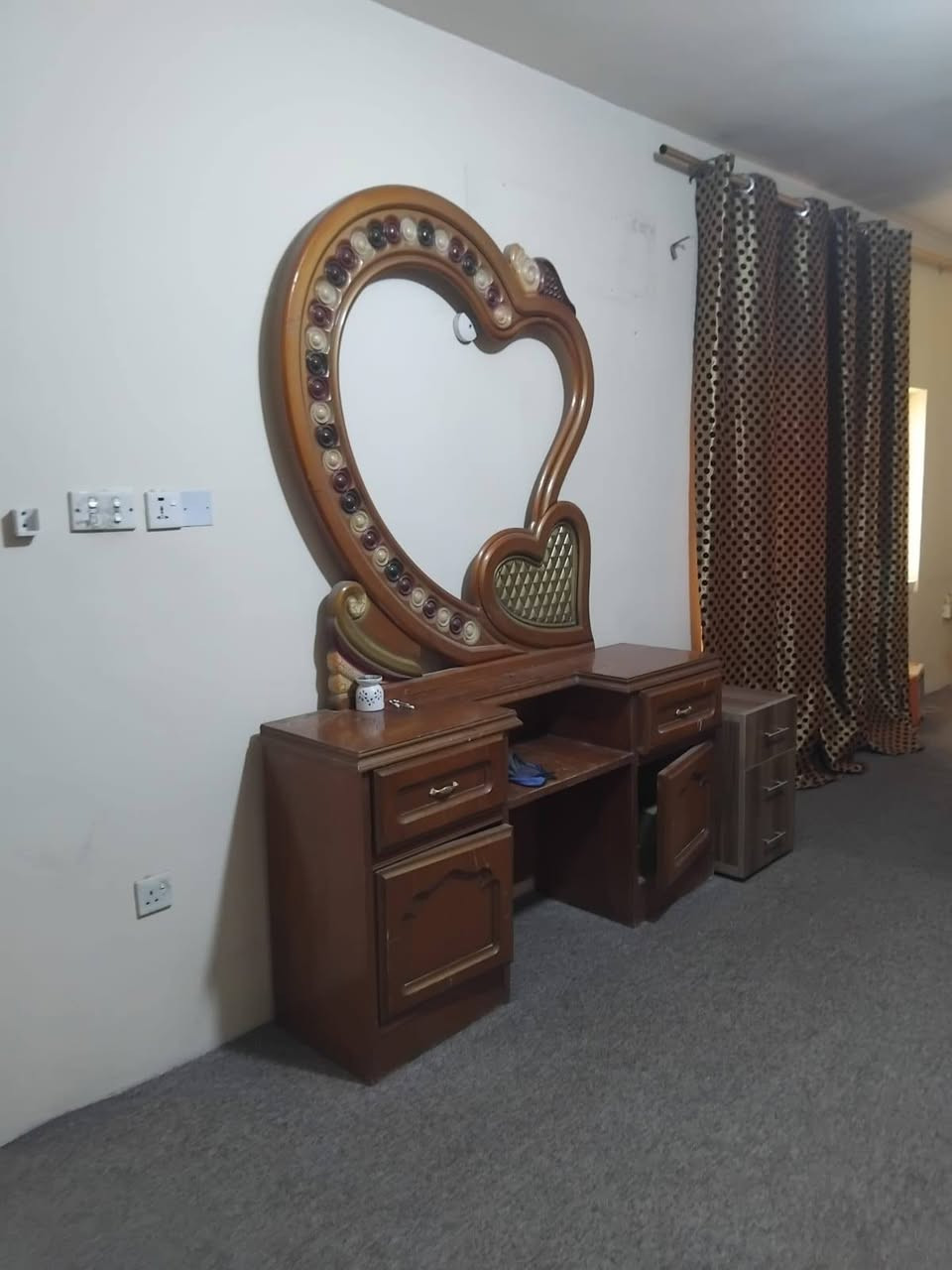 غرفه عراقيه كنتور ٥ باب سرير كومديات ميز تواليت وزاوية كنتوريه مع الدوشك الدوشك السعر ٢٥٠ قفل  نقص جامات فقط. حي التعليم


**إذا كنت صاحب هذا الإعلان وتريد حذفه لأي سبب، رجاءا أرسل رسالة إلى الدعم الفني**
