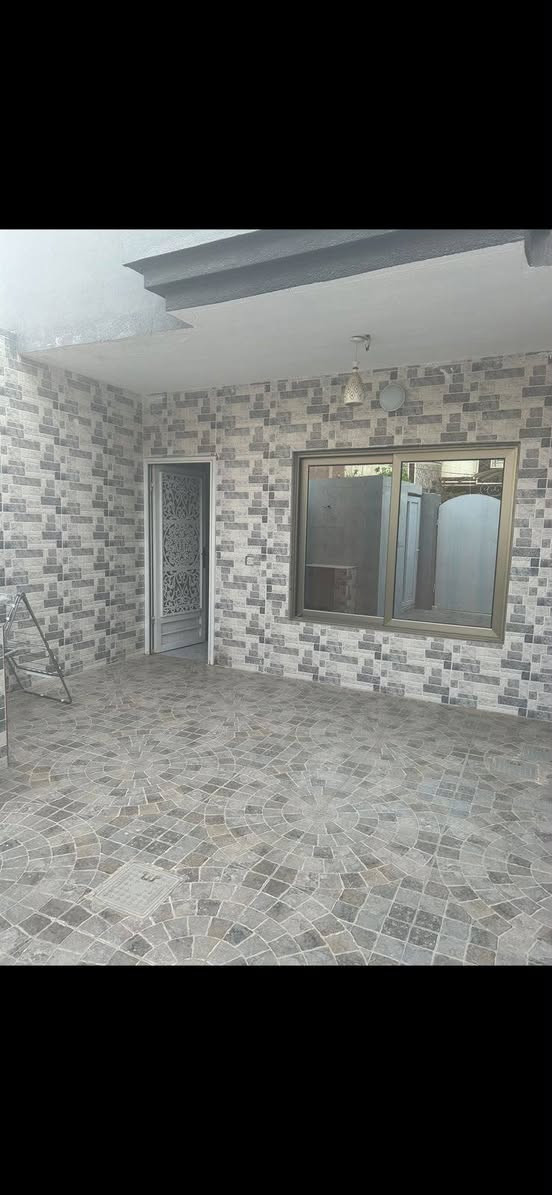 ⭕ بيت للبيع 🏡 
#الموقع📍 في حي المرور
#المساحة:- 100 متر📏
#الواجهة:- 5 م
وبالفيديو هذا الفرع مال بيت .
#للاستفسار:-
مراجعة المكتب أو الاتصال بالارقام 👇🏼 
***********📞
***********📞
