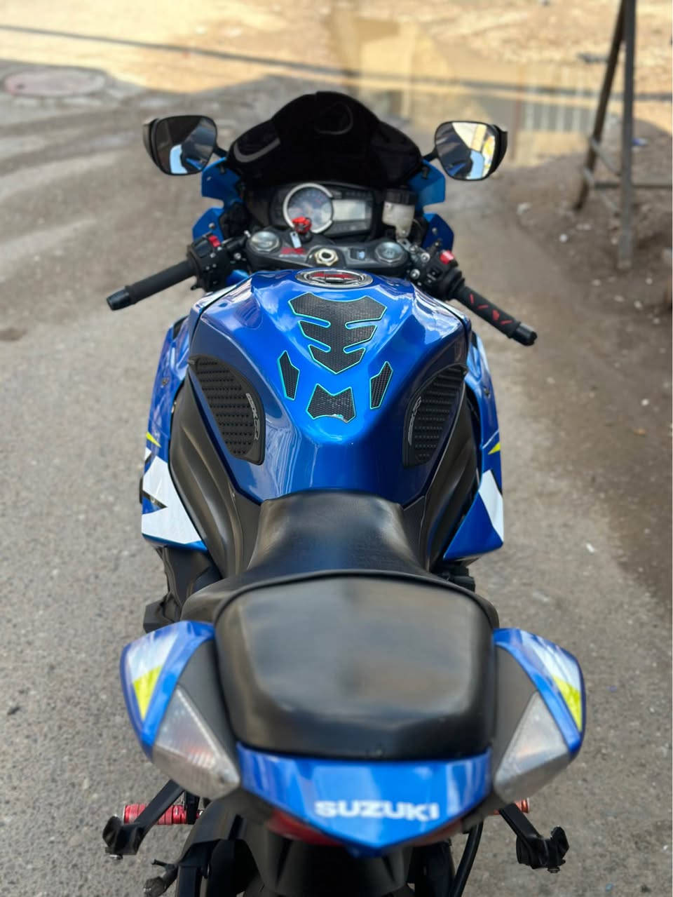 سلام عليكم جكسر 1000ss مديل 2014 البيع دراجه جديده كفاله عامه من شخط مكفوله مبرمجه 3 مودات سعر خاص العنون ساحت عدن  هـ*********** بغداد, العراق
