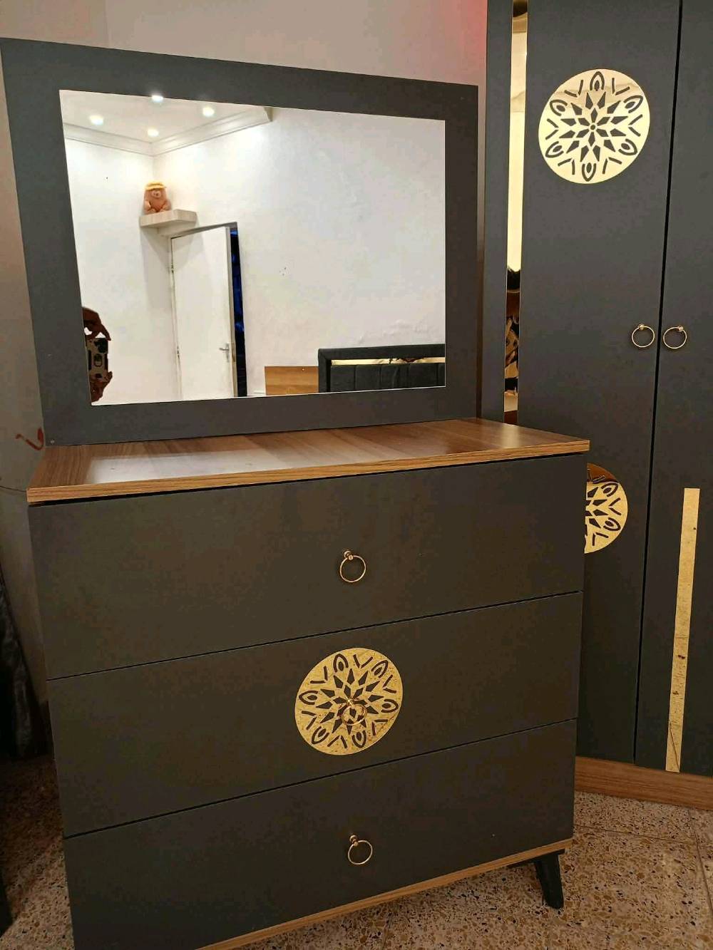 غرفة نوم تركي مستخدم😍💥 
 نضافة90💯
عدد القطع / 5
نضام / ابواب 🦋✨
سعر / 475🤍✨
شد ونقل داخل بغداد مجاني🛻
يوجود توصيل محافضات