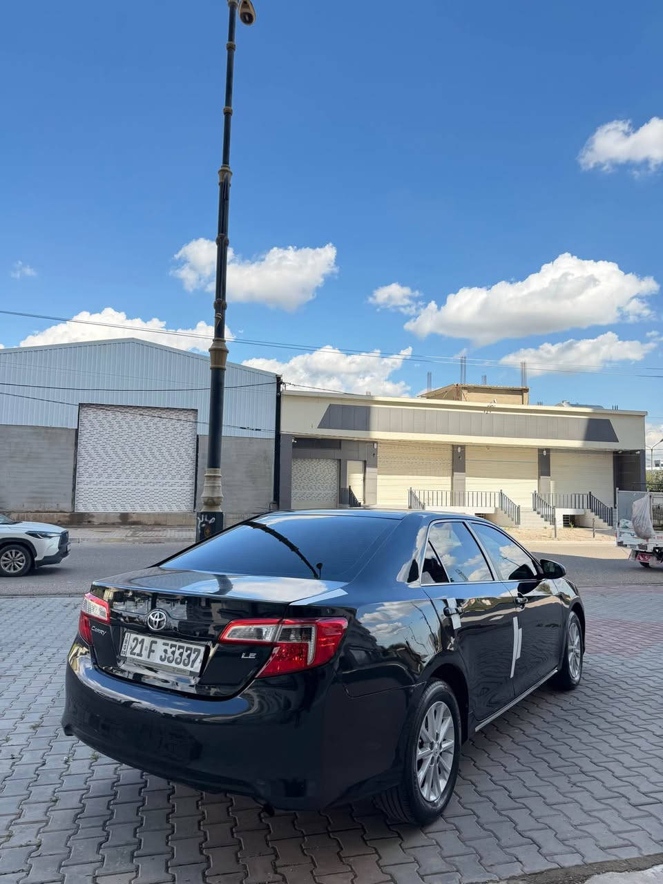 سلام و عليكم اخوان 
كامري موديل 2012 امريكي LE للبيع 
سعره 118 ورقة بيها مجال بسيط 
مواصفات شاشه تحكمات ستيرن 
داخل رصاصي مواصفات معروف سيارة ماشية 120 الف حقيقي گير محرك بشرط لا فتح لا صوت لا بخار رقم سنوية و هزة كلة جديد بسمنة شرط تحويل 
سيارة بيها فقط بنيد صبغ اثر جراد بدون قطرة دواخل باقي كفالة مكاني كركوك *********** كركوك, العراق
