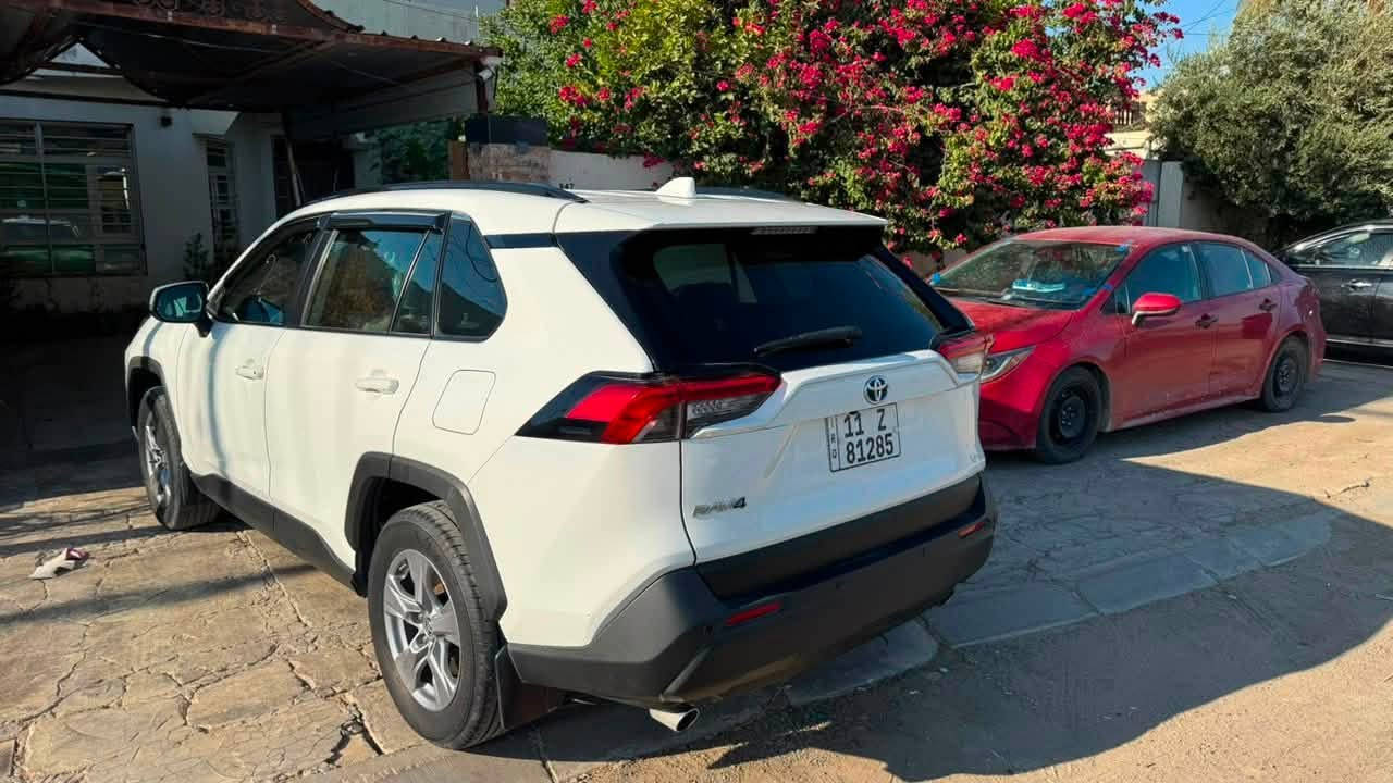 RAV4    23
موديل 23  LE
هايبرد
ماشيه 60الف كيلو 
كشنات قماش 
بيهة قطعه وحده فقط صبغ الي هيه الجاملغ الايسر ولباقي كفاله 

السعر ب195 ورقه 
مكاني سامراء 
الرقم للتواصل ***********
