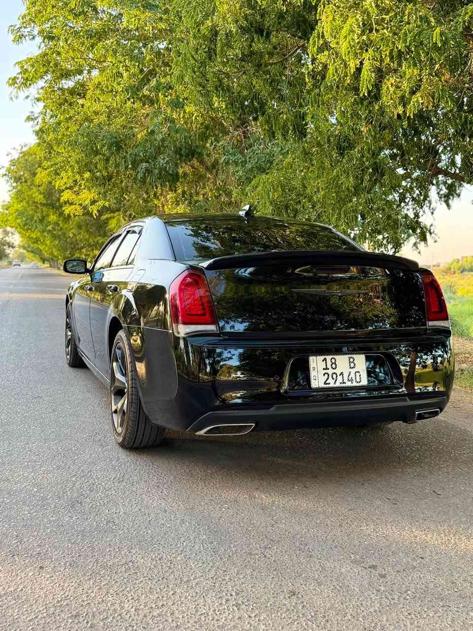 كرايسلر لارج 2022 فول مواصفات 
بانوراما - داخل اسود ملكي  - شاشة كاربلاي نفكيشن- اشارت ترحيب - تشغيل عن بعد - ويل حجم 20 اصلي مع تخم تاير جديد - كشنات كهرباء - حساس امامي خلفي - ردار جانبي - اشاير مري - نقطة عمياء - سستم صوت الباين + دمام بالصندوق - برده خلفيه - خزّن ميموري - كشن تدفأ تبريد - عدد  30 الف 
- رقم مشروع وطني وين ما تحب تكدر تحول وتنقل ملكيه وبسمي سياره هزه جديده ورقم دولي جديد
السيارة حادث جاملغ  الامامي مبدل نفس لون فقط //////
بـسعر 275 وبيها مجال 
 *********** موقع السيارة / بابل
