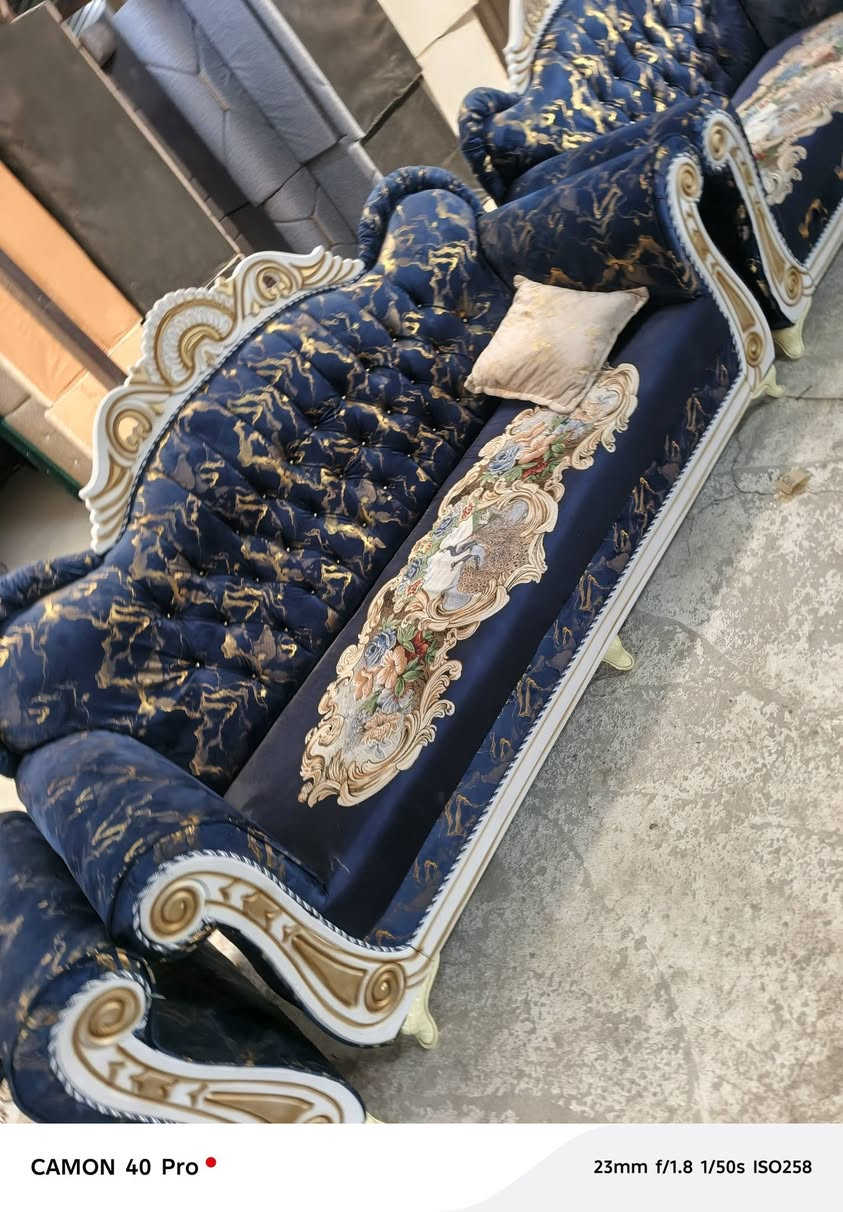 تخم ملكي ابو التاج ١٠ نفرات زلغ مابيه حيل نظيف محد كاعد عليه الاسفنج مالته مميز ضغط وخشب قوي ثقيل واكو توصيل الي باب بيتك عدنه ***********
