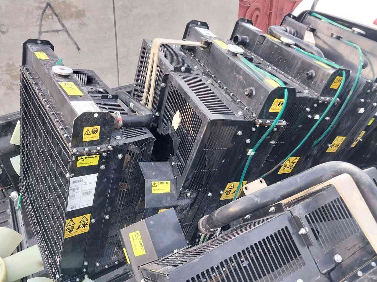 راديترات كمنز 6BTA 102 
كاملة مع الاجزاء سعر القطعة 4 ورقات
عنوان بغداد عوريج موبايل ***********
