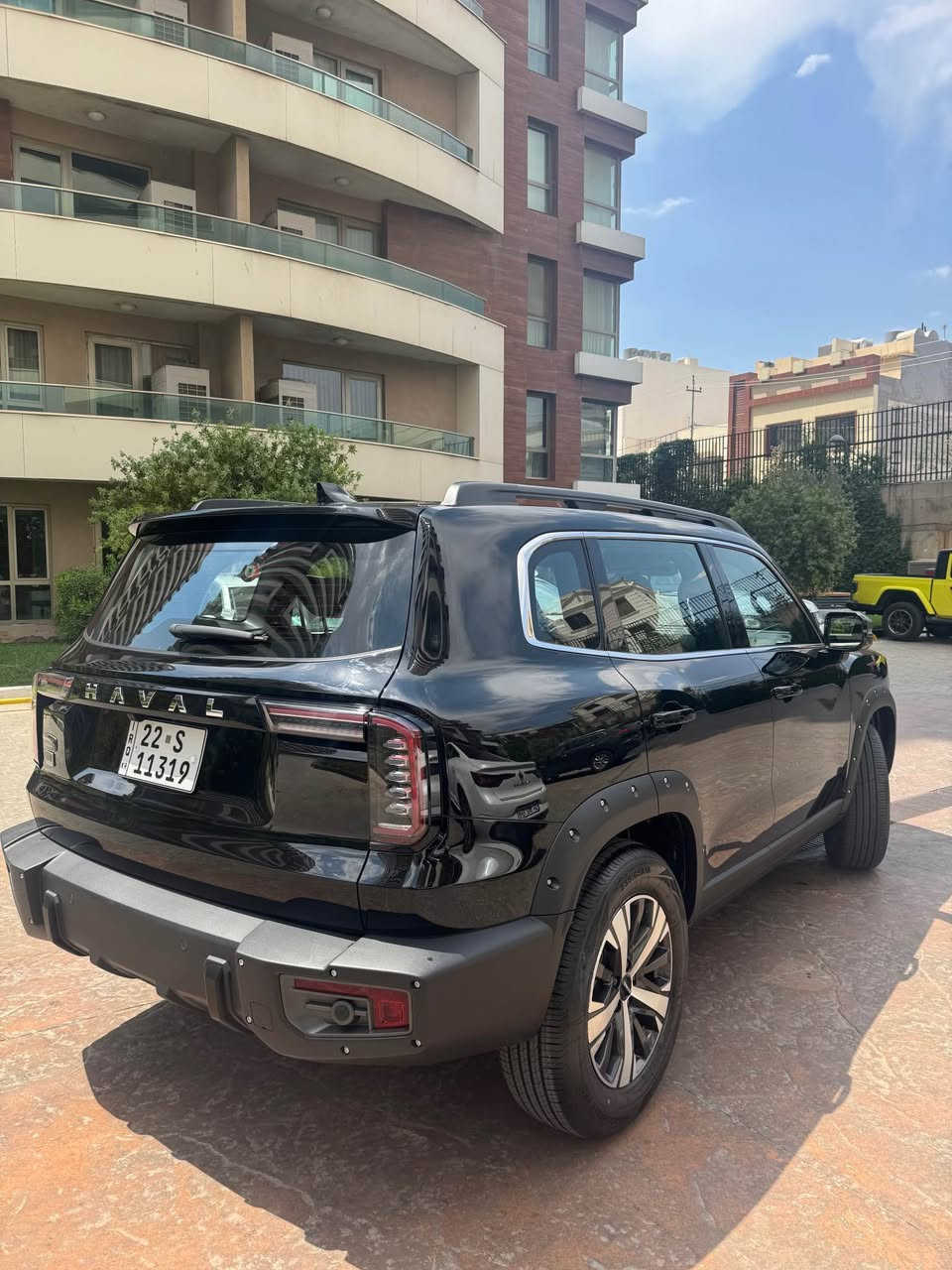 🚗 للبيع – هافال دارجو 2024 

✨ سيارة مميزة بحالة ممتازة وما زالت تحت كفالة شركة هافال الرسمية.

🔹 موديل: 2024
🔹 نظام الدفع: أمامي (FWD)
🔹 الممشى: 29,000 كم
🔹 محرك قوي واقتصادي
🔹 ناقل حركة أوتوماتيك
🔹 تصميم عصري وجذاب
🔹 شاشة ومواصفات حديثة
🔹 أنظمة أمان متطورة
🔹 ما زالت تحت كفالة الشركة

💎 سيارة نظيفة ومجهزة بالكامل، توفر الراحة والأداء المميز للاستخدام اليومي والسفر، وجاهزة للمالك الجديد.

📞 للاستفسار أو المعاينة، يرجى التواصل على الرقم المرفق.

0776 905 6111 

#هافال_دارجو #Haval_Dargo #للبيع #أربيل #سيارات_للبيع #SUV 🚗✨ أربيل, العراق
