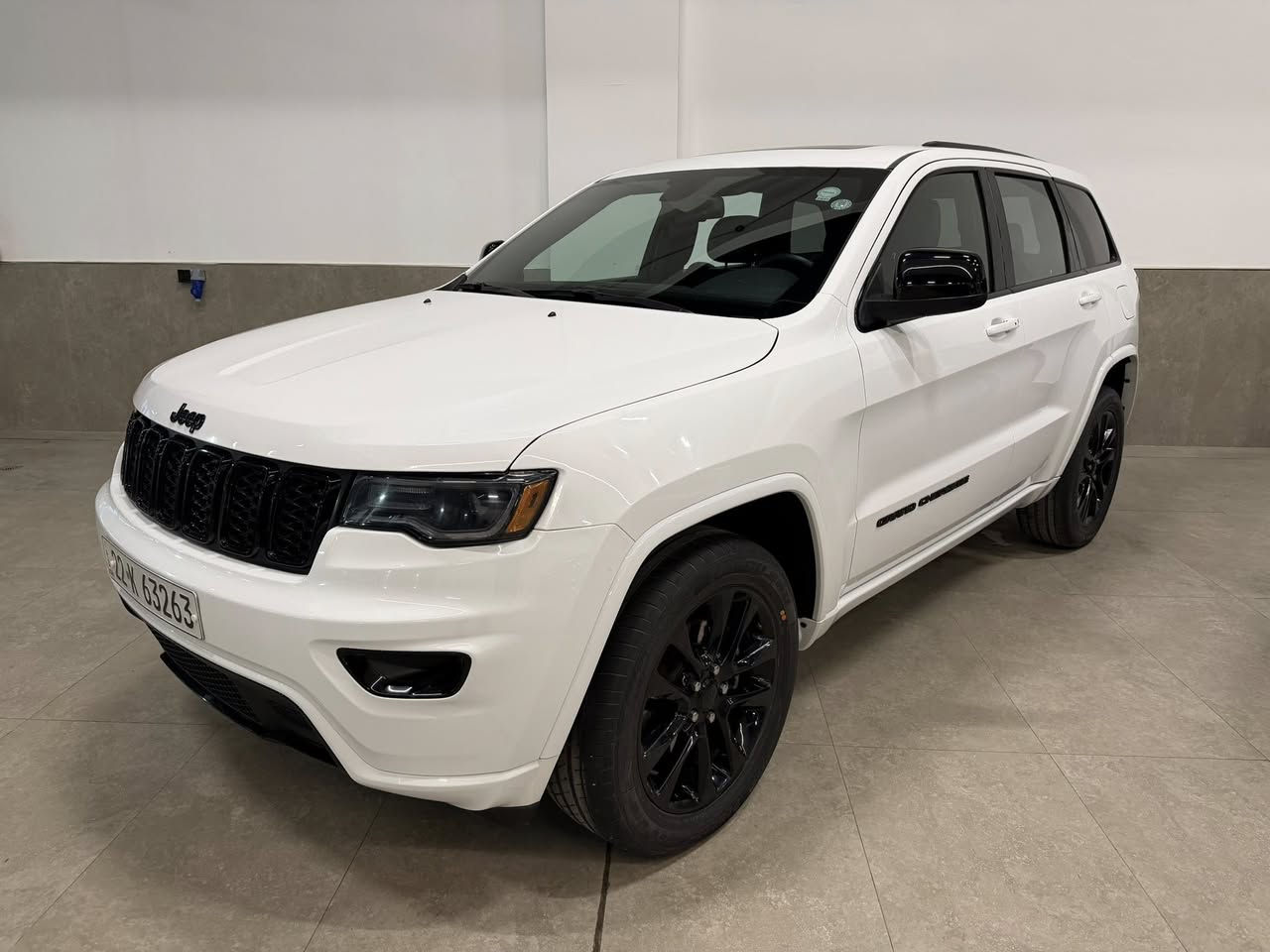 جيب شيروكي بلاك توب فول مواصفات موديل 21 سيارة حيل نضيفة رقم اربيل سنويةًوهزة جديدة بيها نص جاملغ خلف ضرر بدون داخل للتواصل ***********
